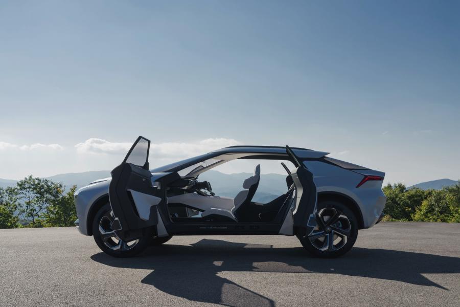  Mitsubishi e-Evolution Concept 2017 года  (фото 21 из 40)